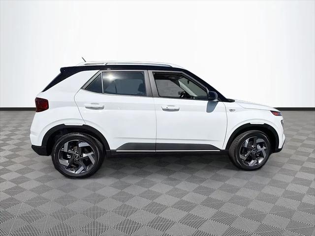 2026 Hyundai Venue SEL w/Two-Tone Roof