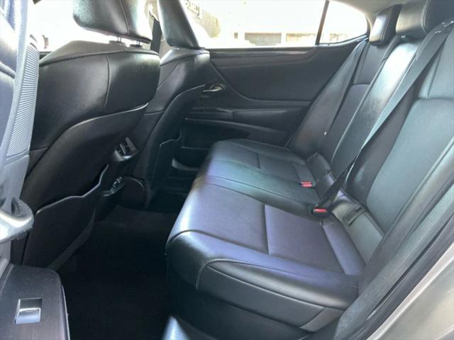 2021 Lexus ES 300h 300h