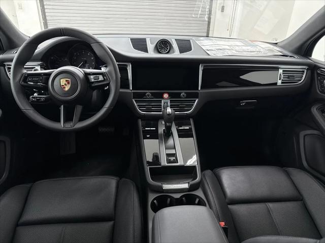 2025 Porsche Macan Macan