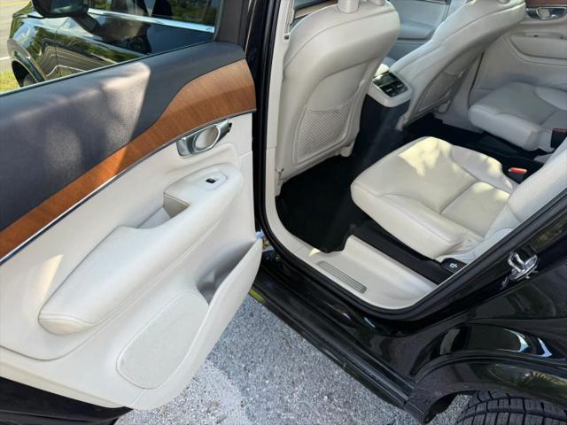 2021 Volvo XC90 T6 Momentum 6 Passenger