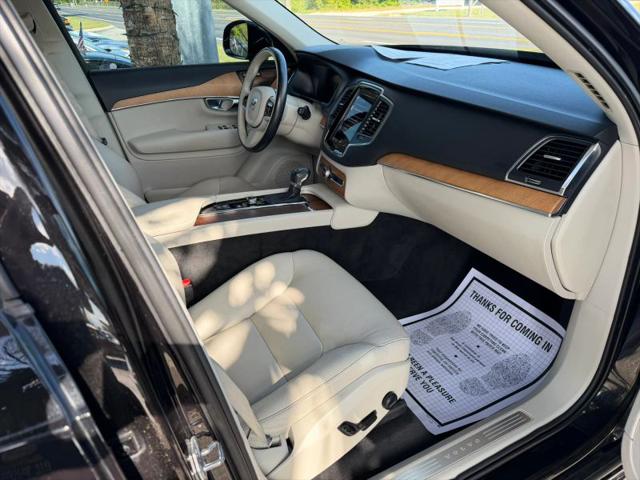 2021 Volvo XC90 T6 Momentum 6 Passenger