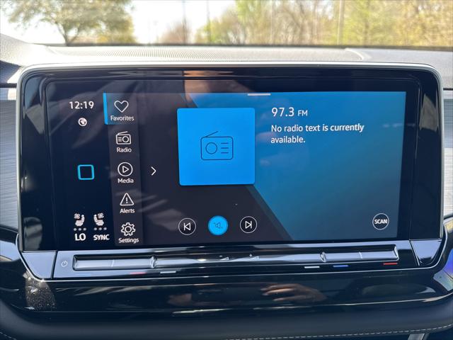 2026 Volkswagen Atlas Cross Sport SE with Technology
