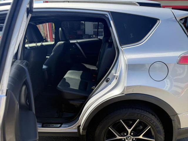 2018 Toyota RAV4 Hybrid SE