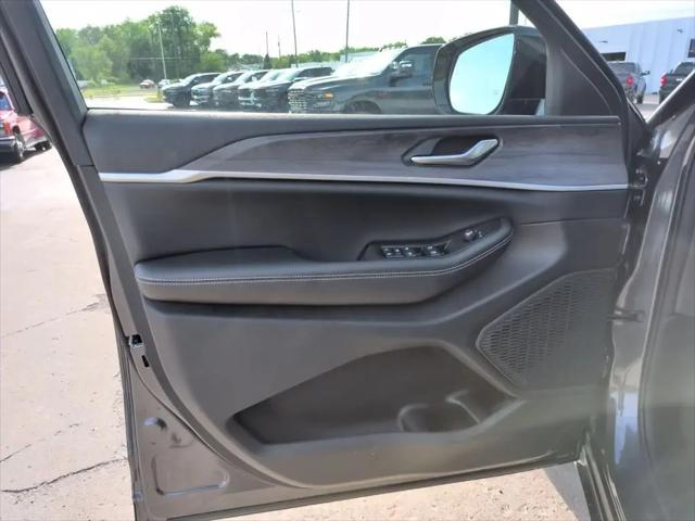 2026 Jeep Grand Cherokee L Altitude 4x4
