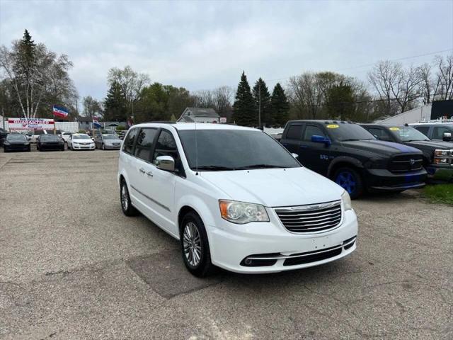 2014 Chrysler Town & Country Touring-L