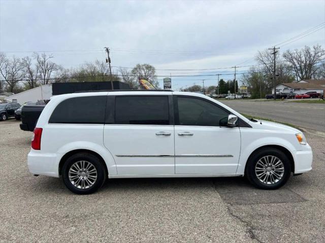 2014 Chrysler Town & Country Touring-L