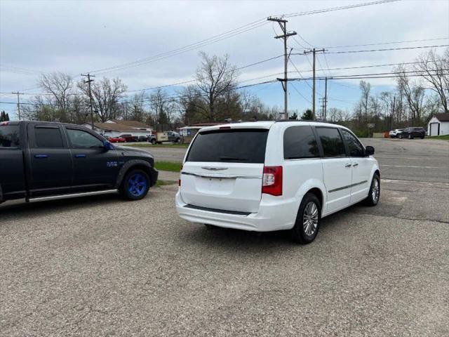 2014 Chrysler Town & Country Touring-L