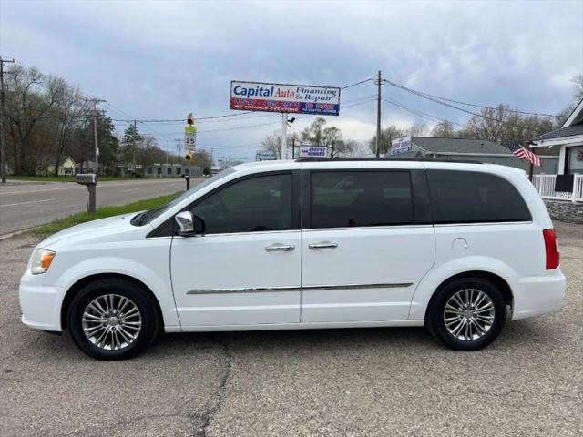2014 Chrysler Town & Country Touring-L