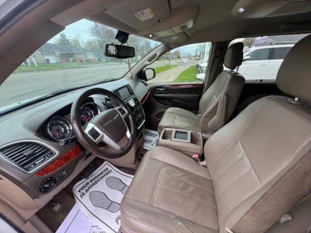 2014 Chrysler Town & Country Touring-L