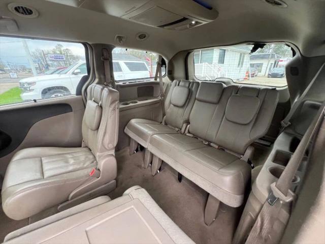 2014 Chrysler Town & Country Touring-L
