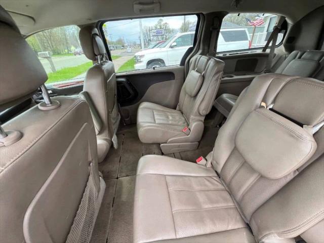 2014 Chrysler Town & Country Touring-L
