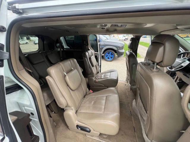 2014 Chrysler Town & Country Touring-L