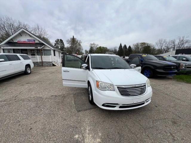 2014 Chrysler Town & Country Touring-L