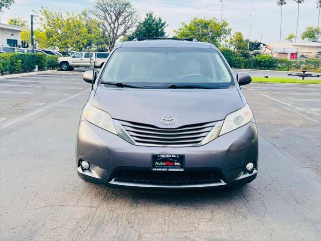 2013 Toyota Sienna XLE V6 8 Passenger