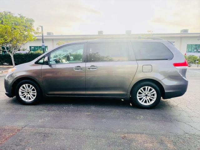 2013 Toyota Sienna XLE V6 8 Passenger