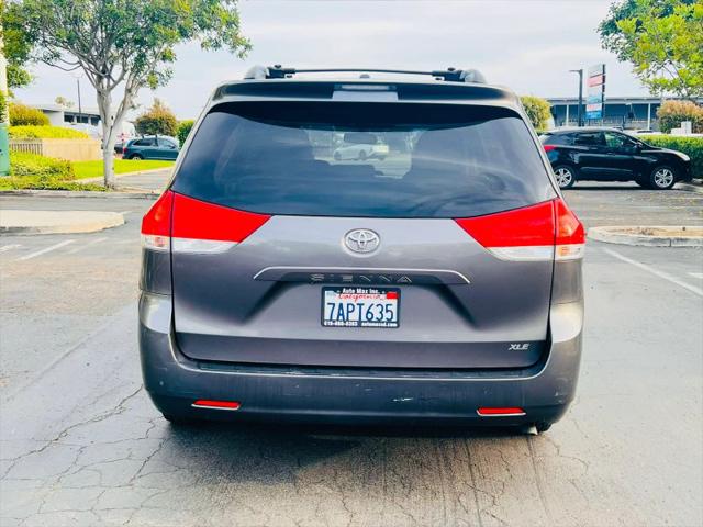 2013 Toyota Sienna XLE V6 8 Passenger