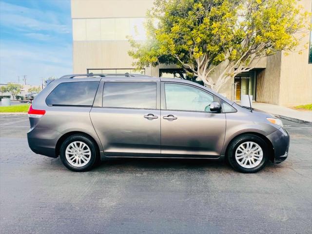2013 Toyota Sienna XLE V6 8 Passenger