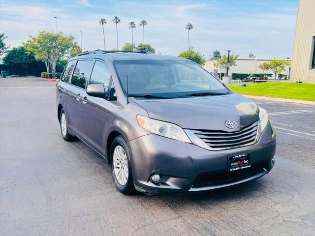 2013 Toyota Sienna XLE V6 8 Passenger