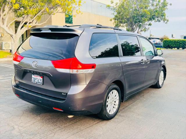 2013 Toyota Sienna XLE V6 8 Passenger