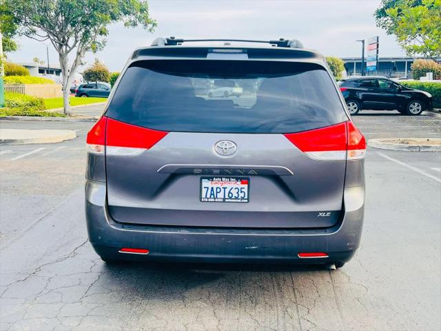 2013 Toyota Sienna XLE V6 8 Passenger