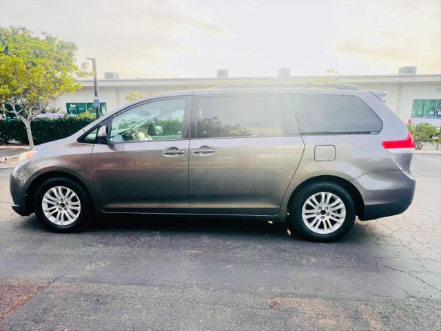 2013 Toyota Sienna XLE V6 8 Passenger