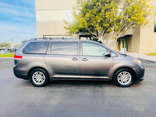 2013 Toyota Sienna XLE V6 8 Passenger