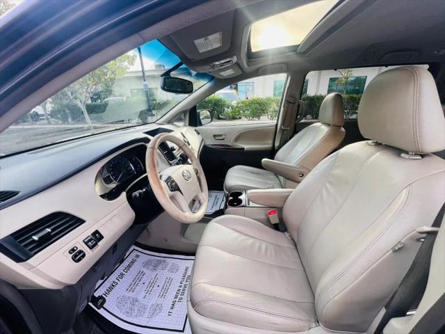 2013 Toyota Sienna XLE V6 8 Passenger