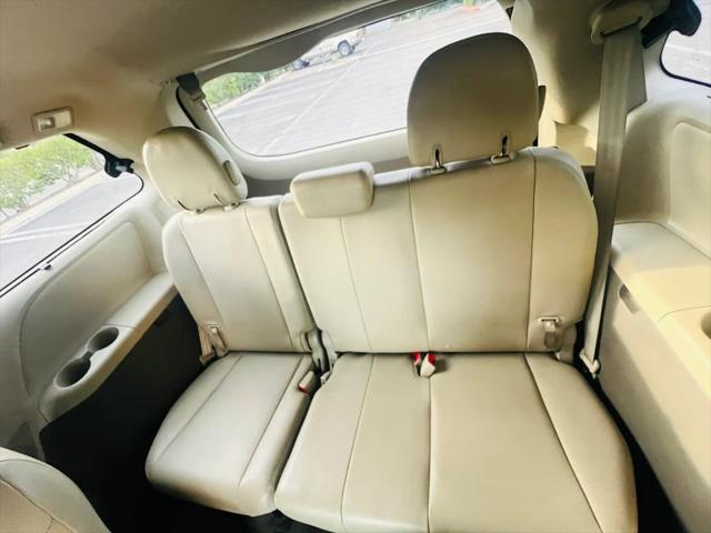 2013 Toyota Sienna XLE V6 8 Passenger