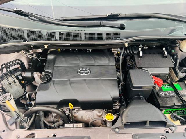 2013 Toyota Sienna XLE V6 8 Passenger