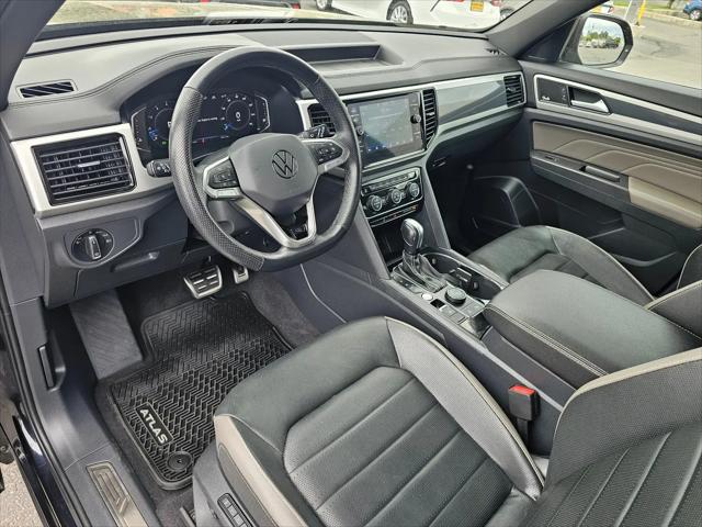 2023 Volkswagen Atlas Cross Sport 3.6L V6 SEL Premium R-Line
