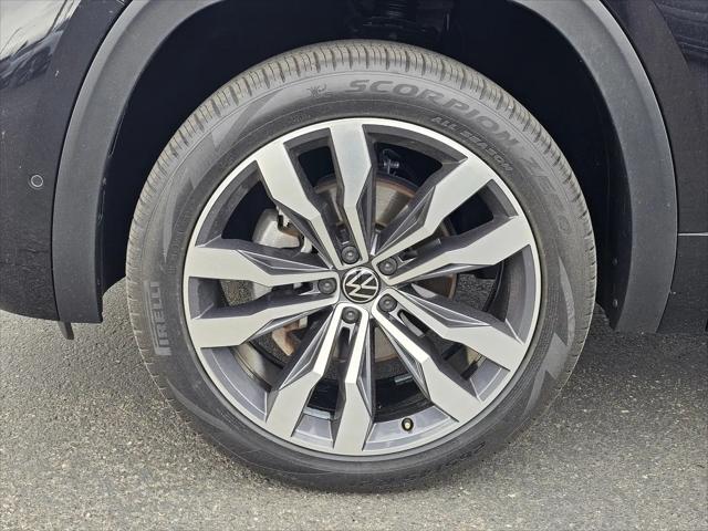 2023 Volkswagen Atlas Cross Sport 3.6L V6 SEL Premium R-Line