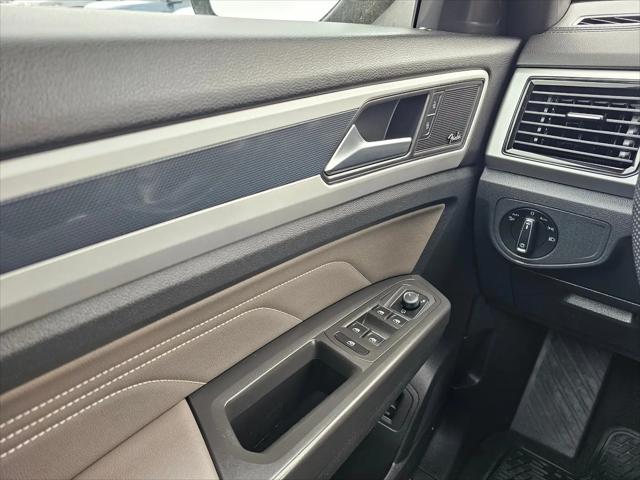 2023 Volkswagen Atlas Cross Sport 3.6L V6 SEL Premium R-Line