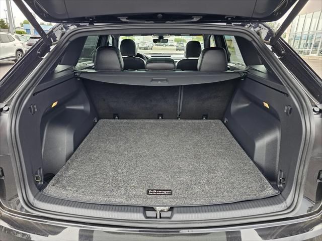 2023 Volkswagen Atlas Cross Sport 3.6L V6 SEL Premium R-Line