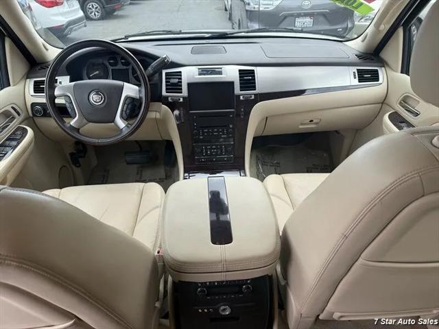 2008 Cadillac Escalade Standard