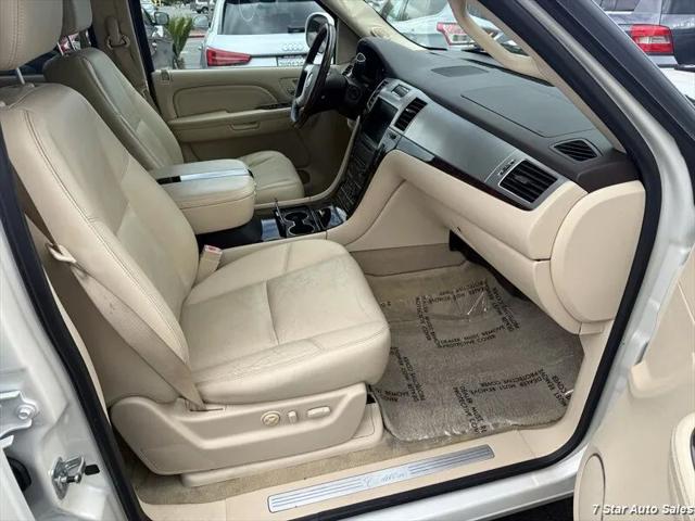 2008 Cadillac Escalade Standard