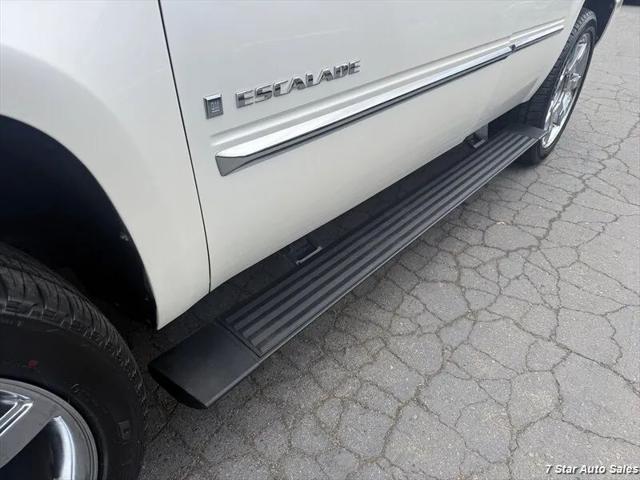2008 Cadillac Escalade Standard