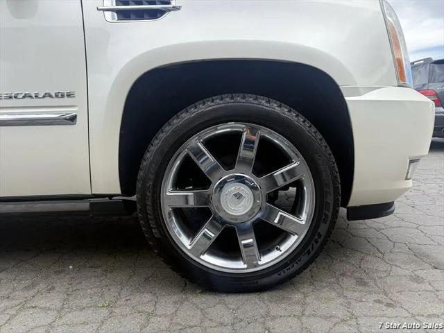 2008 Cadillac Escalade Standard