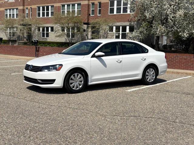 2012 Volkswagen Passat 2.5L S for sale in Pontiac, MI