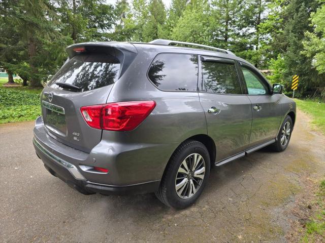 2017 Nissan Pathfinder SL