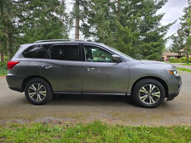 2017 Nissan Pathfinder SL