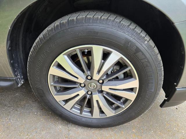 2017 Nissan Pathfinder SL