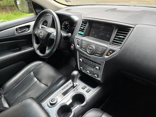 2017 Nissan Pathfinder SL