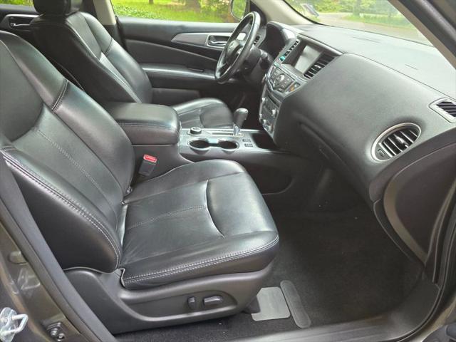 2017 Nissan Pathfinder SL