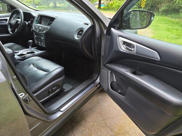 2017 Nissan Pathfinder SL