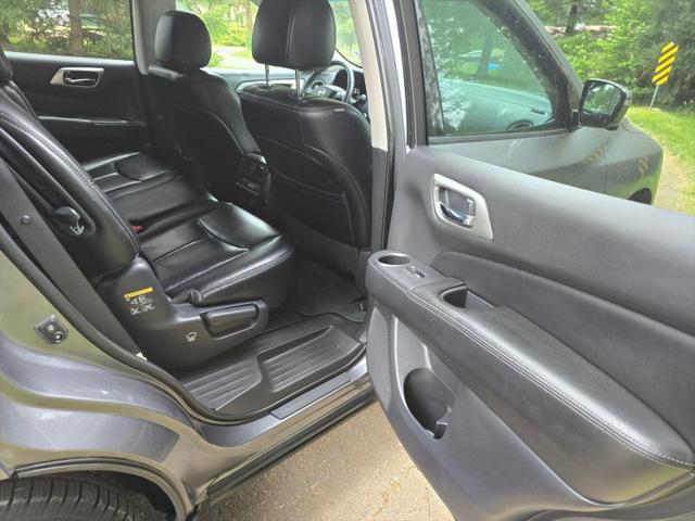 2017 Nissan Pathfinder SL