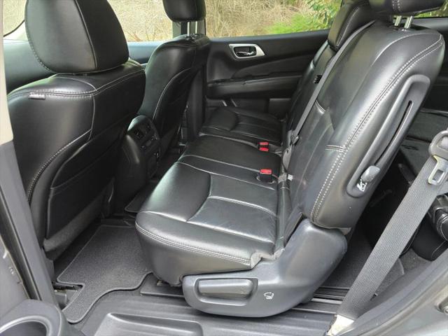 2017 Nissan Pathfinder SL