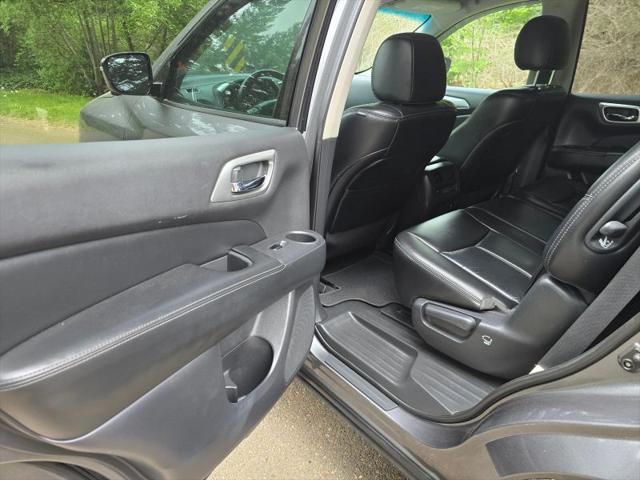 2017 Nissan Pathfinder SL