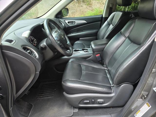 2017 Nissan Pathfinder SL