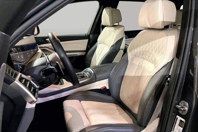 2025 BMW X7 M60i