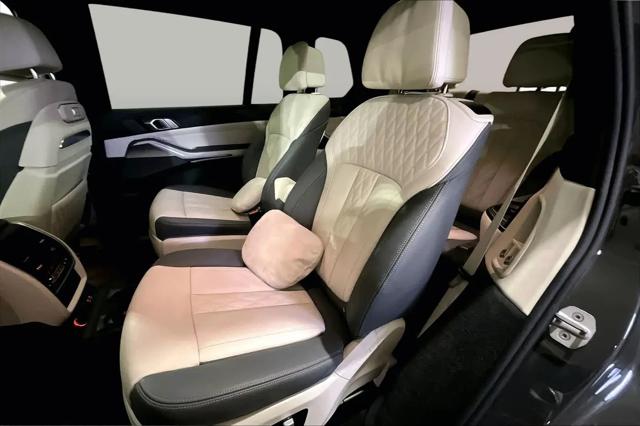 2025 BMW X7 M60i